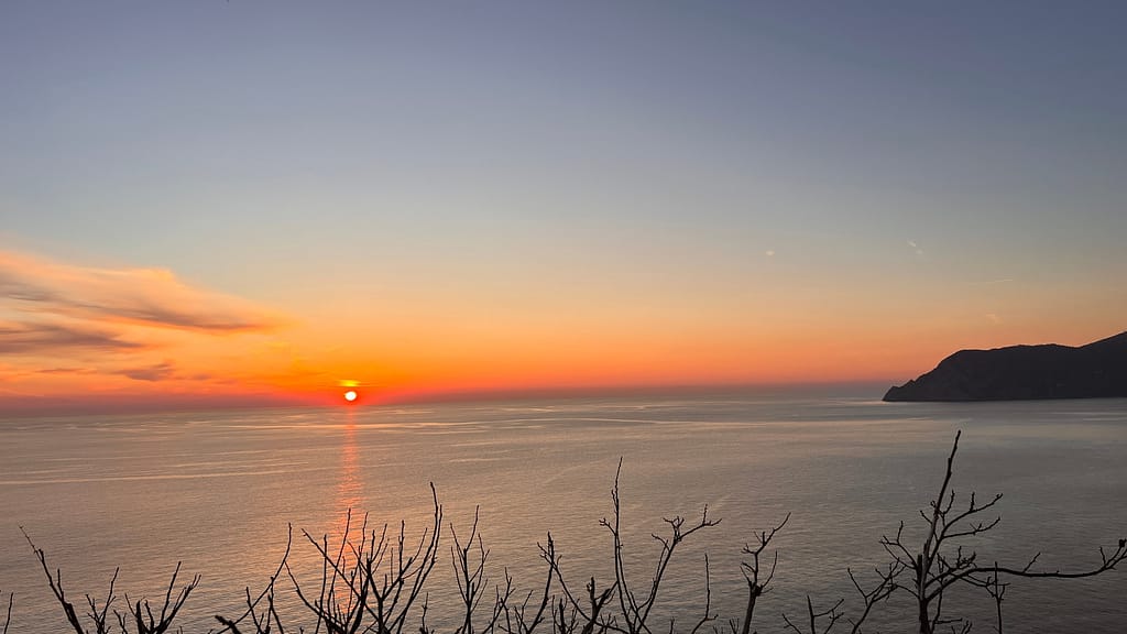 Sonnenuntergang in Cinqueterre morebility cinque terre in drei- tagen
